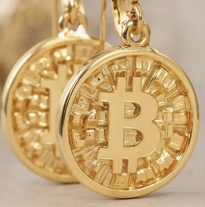 Между серьгами из золота и биткоином в портфеле