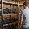 В Перми в гаражном боксе обнаружили подпольную криптоферму с ущербом в 6 миллионов.