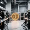 Майнеры не продают: почему биткоин-индустрия держится вопреки падению акций