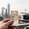 Деньги обесцениваются &mdash; и почти никто об этом не говорит